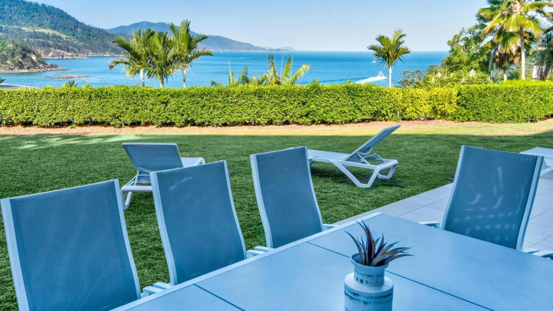 Bella Vista East 3 Luxury Ocean Views Large Flat Grassed Area And Buggy Apartment Hamilton Island