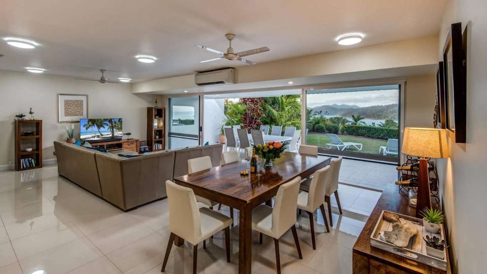 Bella Vista East 3 Luxury Ocean Views Large Flat Grassed Area And Buggy Apartment Hamilton Island