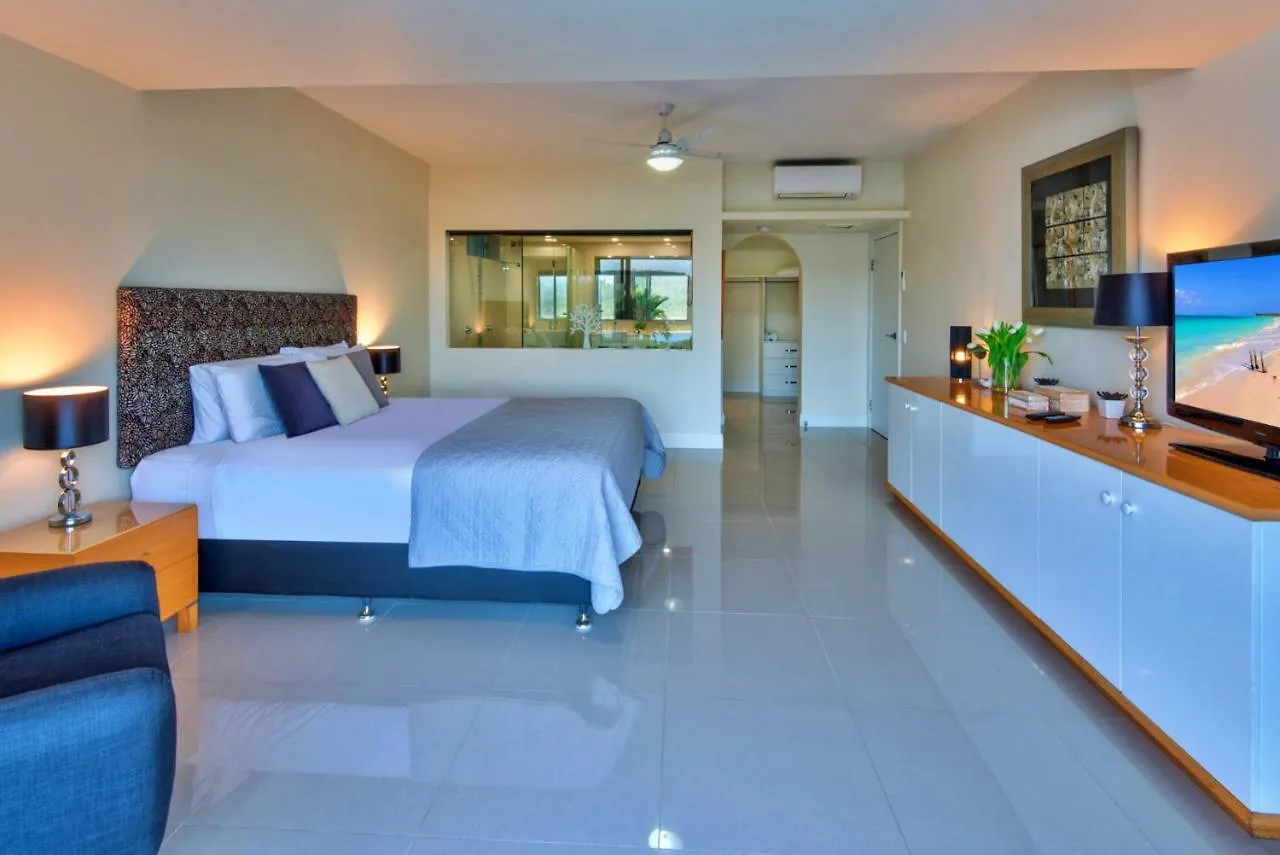 Bella Vista East 3 Luxury Ocean Views Large Flat Grassed Area And Buggy Apartment Hamilton Island Australia