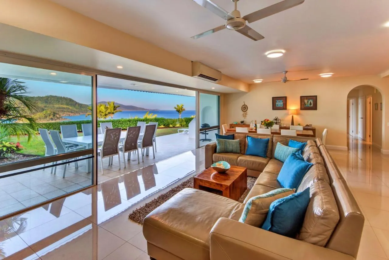 Bella Vista East 3 Luxury Ocean Views Large Flat Grassed Area And Buggy Apartment Hamilton Island