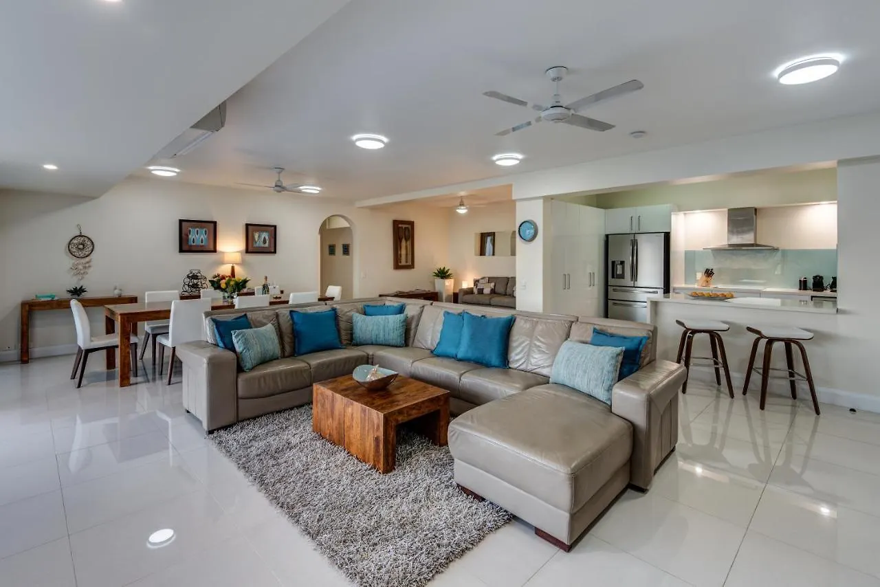 Bella Vista East 3 Luxury Ocean Views Large Flat Grassed Area And Buggy Apartment Hamilton Island